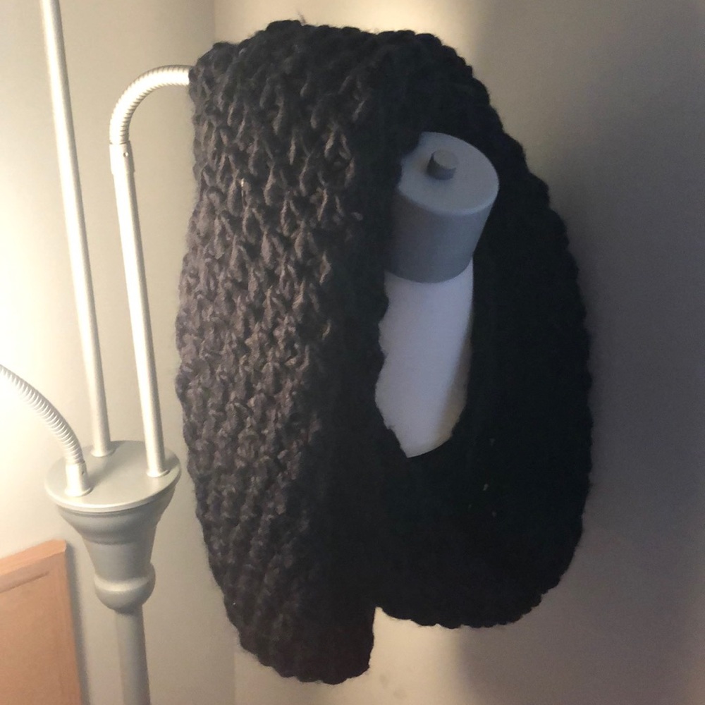 black infinity scarf